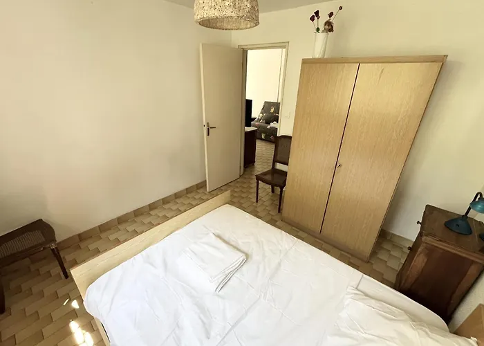 Apartment For 4 At 400 M From The *